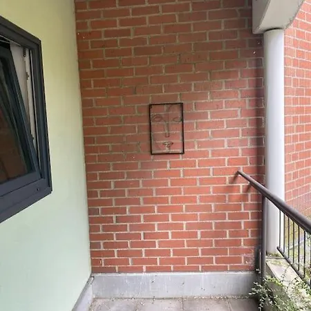Schone Eigentumswohnung, 3 Min. Ubahn,garage Appartement